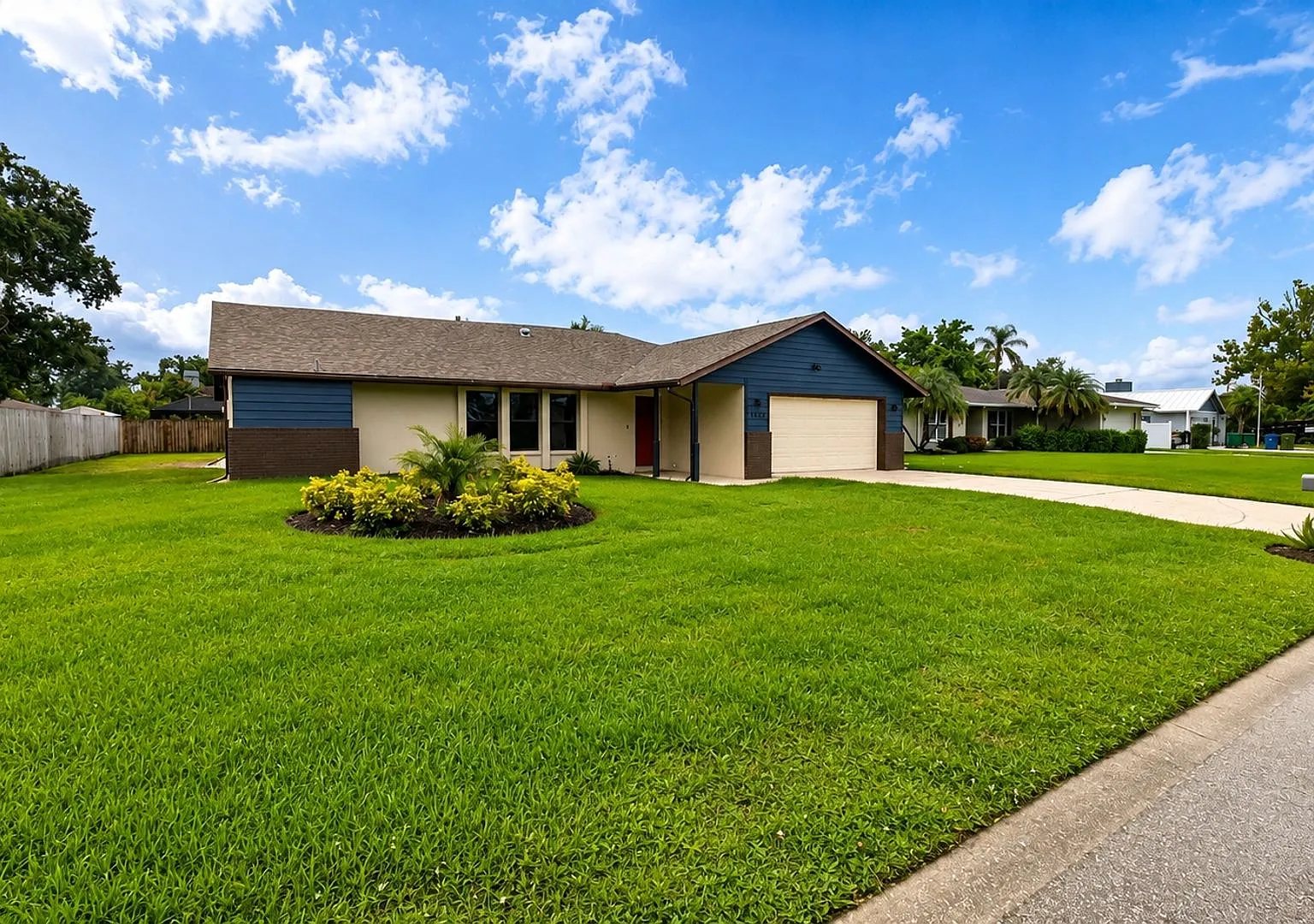 Seasonal/short term 3/2 pool home in Sarasota — Photo 2