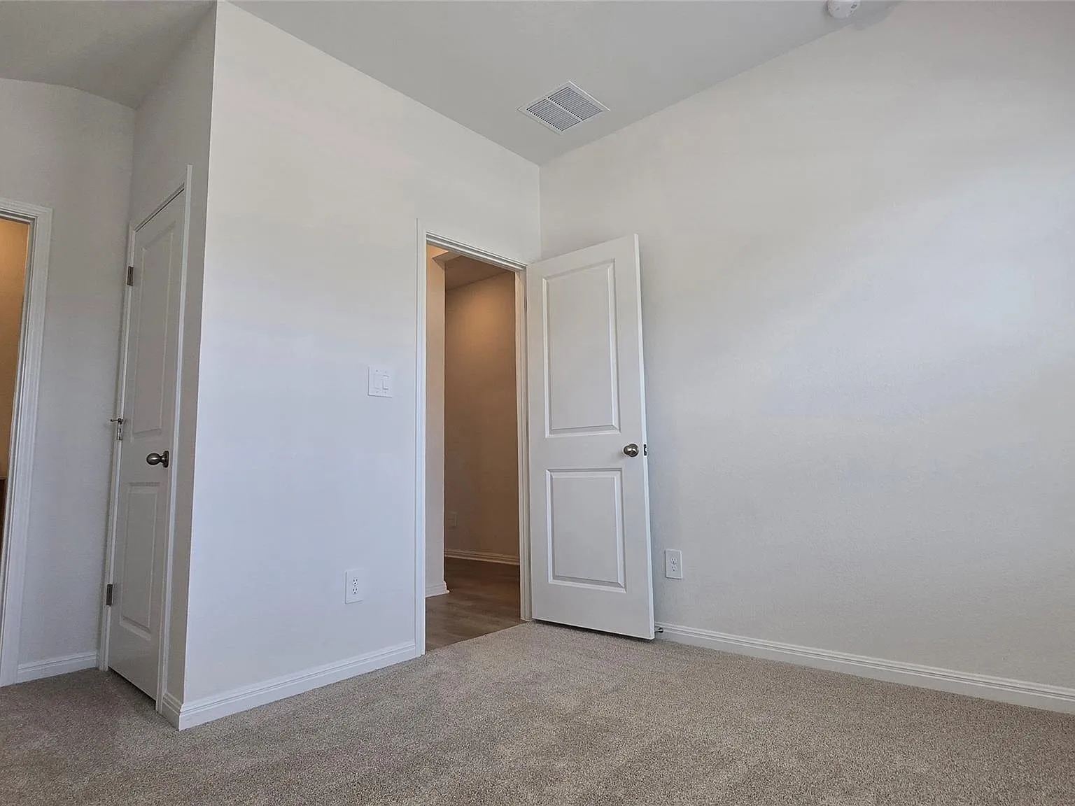 4 bed, 3.0 bath, 2012 sqft, $2,235 — Photo 4