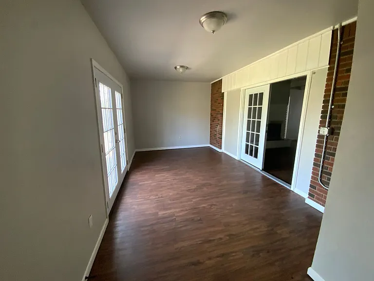 4206 N Donald Ave — Photo 3