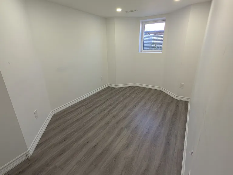 25 Caliper Rd #BASEMENT — Photo 11