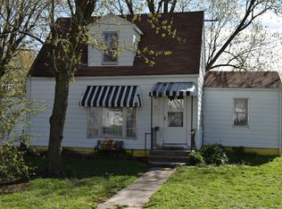 833 S Mill St, Flora, IL 62839