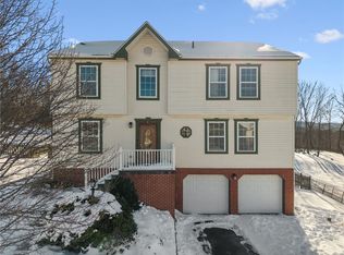 337 Chanticleer Cir, New Stanton, PA 15672