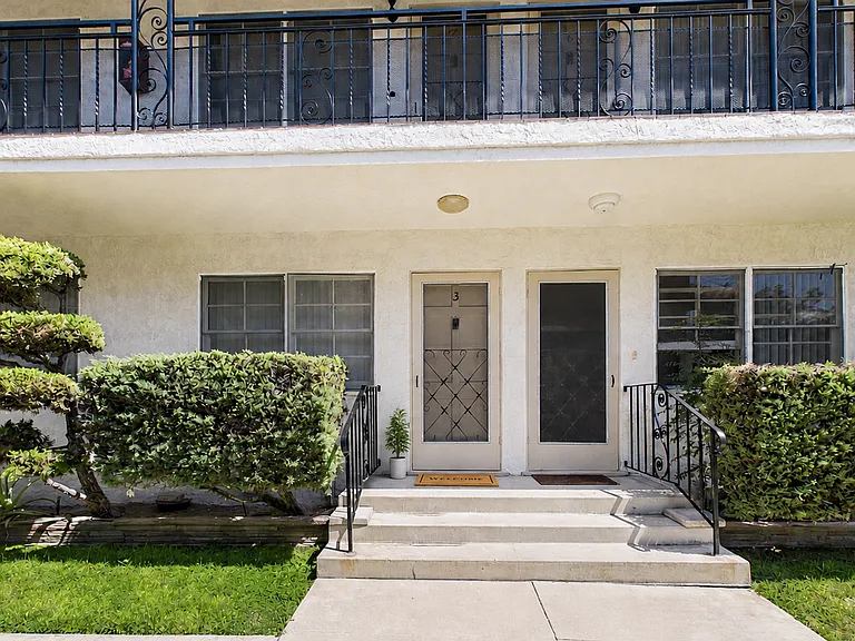 765 Temple Ave — Photo 16