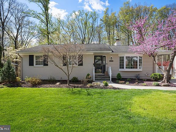 3rd image of 10213 Fox Ln