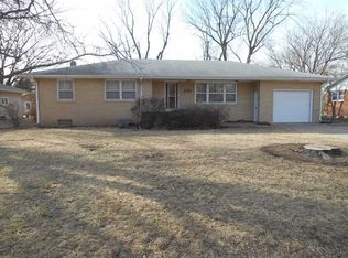 221 S College Dr, Hesston, KS 67062