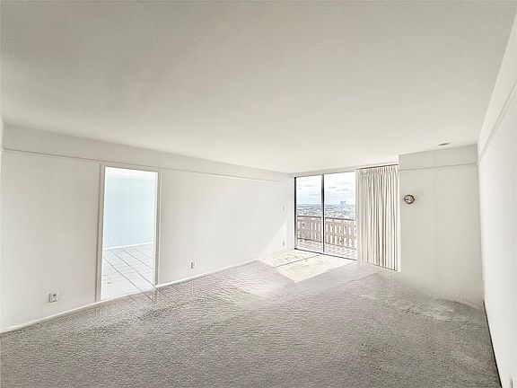 2nd image of 2016 Main St APT 1814