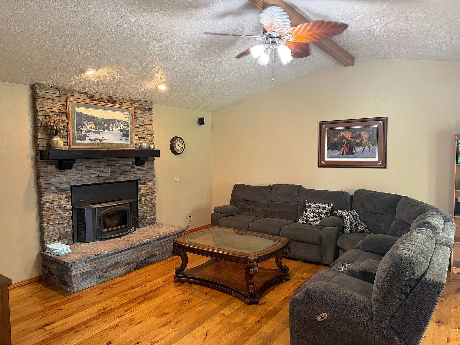 5 bed, 3.0 bath, 2690 sqft, $4,310 — Photo 2