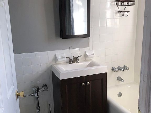 5th image of 821 Bergen Ave #C09