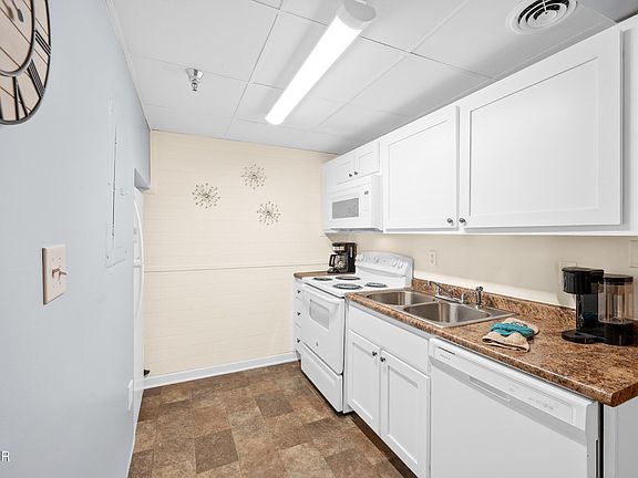5th image of 413 Baskins Creek Rd #501