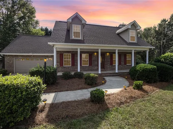 132 Somerset Ct, Advance, NC 27006