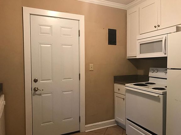 3rd image of 367 Palmer St #367