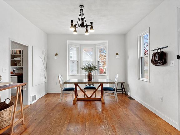 5th image of 109 W Ash St