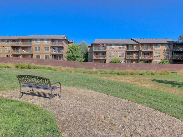 The Reserve at Hawk's Ridge — Photo 16