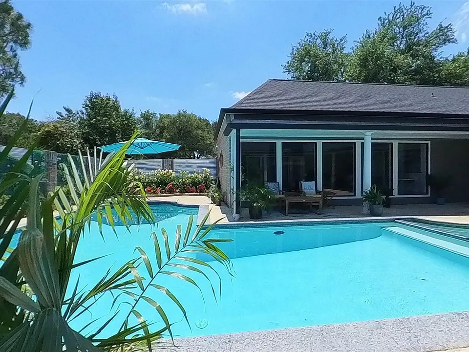 3339 Country Club Blvd