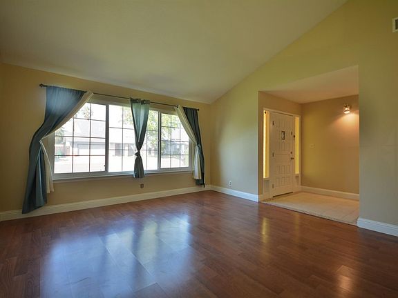 4th image of 1624 Laramie Way