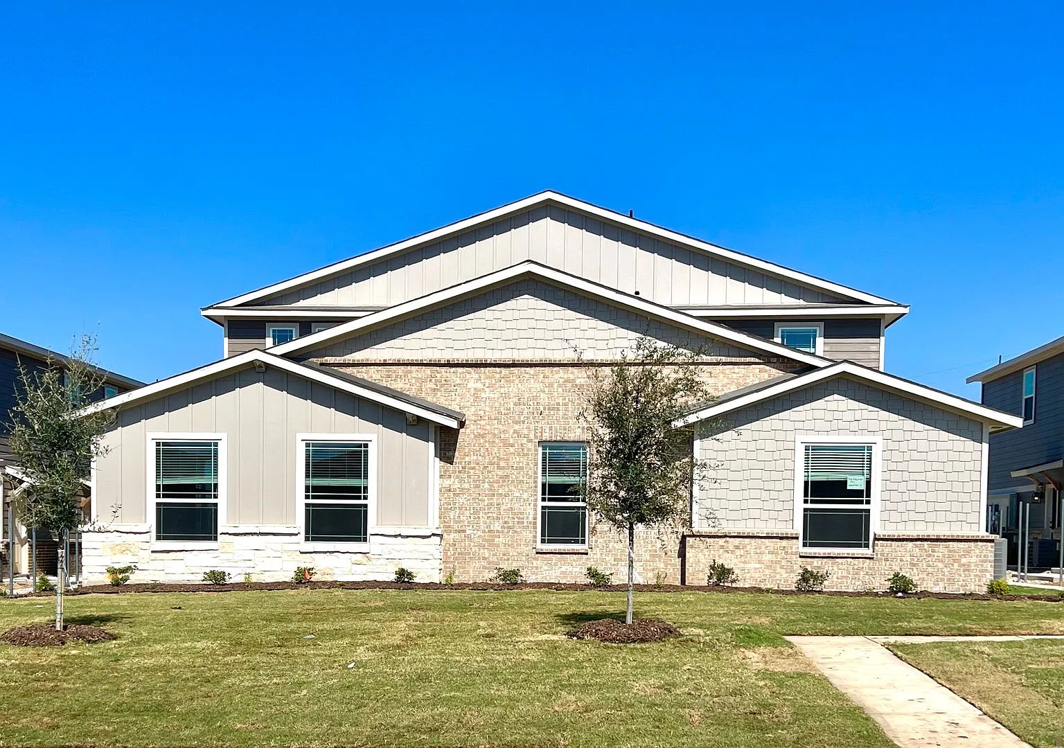 Gorgeous 2 Bedroom Four Plex Located In Midlothian Isd! — Photo 1