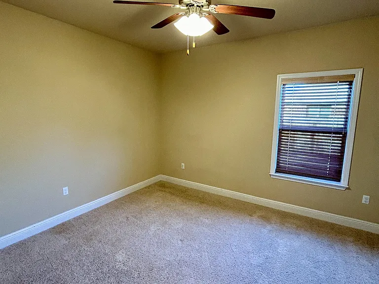 80 S Knightsbridge Ct — Photo 24