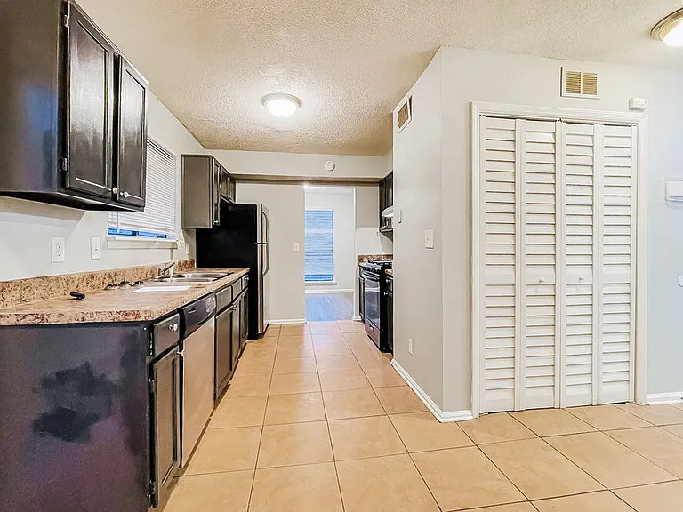 3895 Springleaf Ct — Photo 8