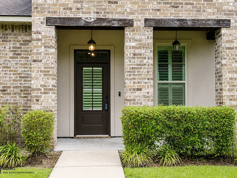 631 Riverscape Dr — Photo 2