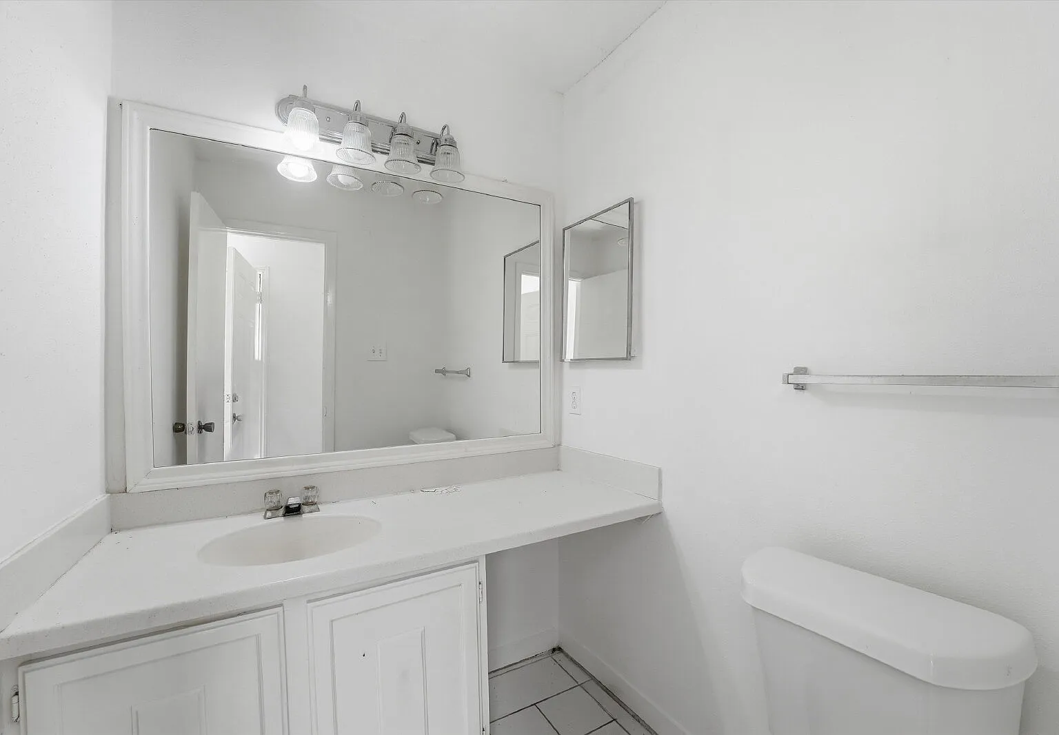 2 bed, 1.0 bath, $1,350 — Photo 3
