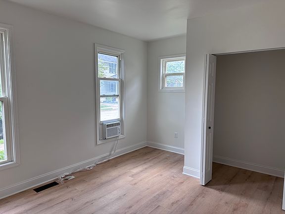 3rd image of 186 Gay St