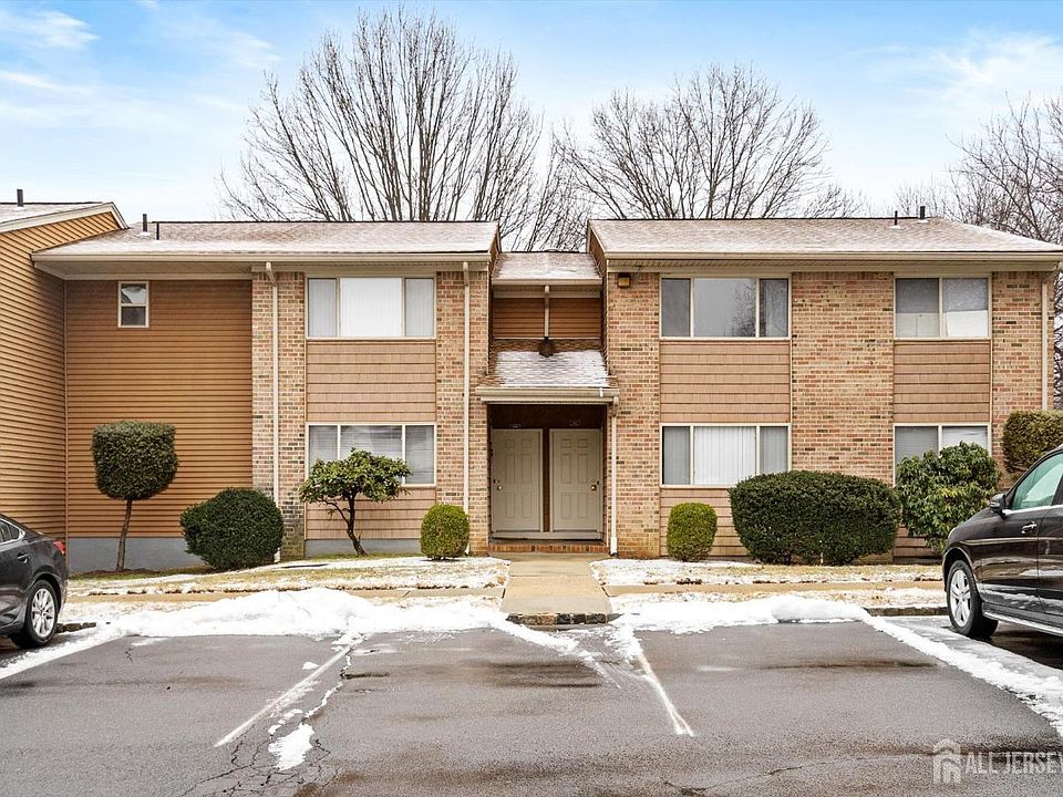 1st image of 604 Bradley Ct S