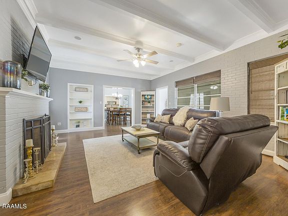 5th image of 328 Country Club Dr