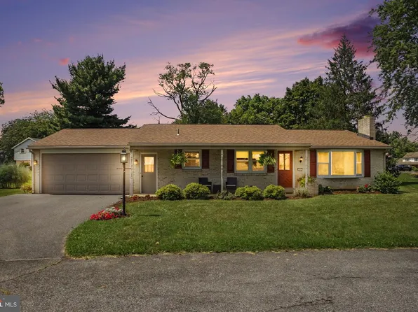 809 Sentz Dr, Mount Joy, PA 17552