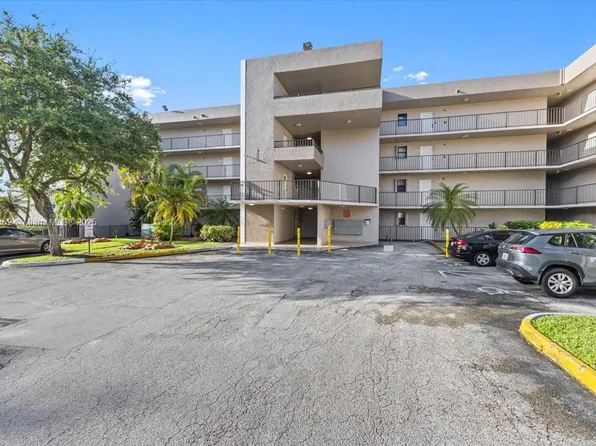 8500 NW 8th St APT 205, Miami, FL 33126