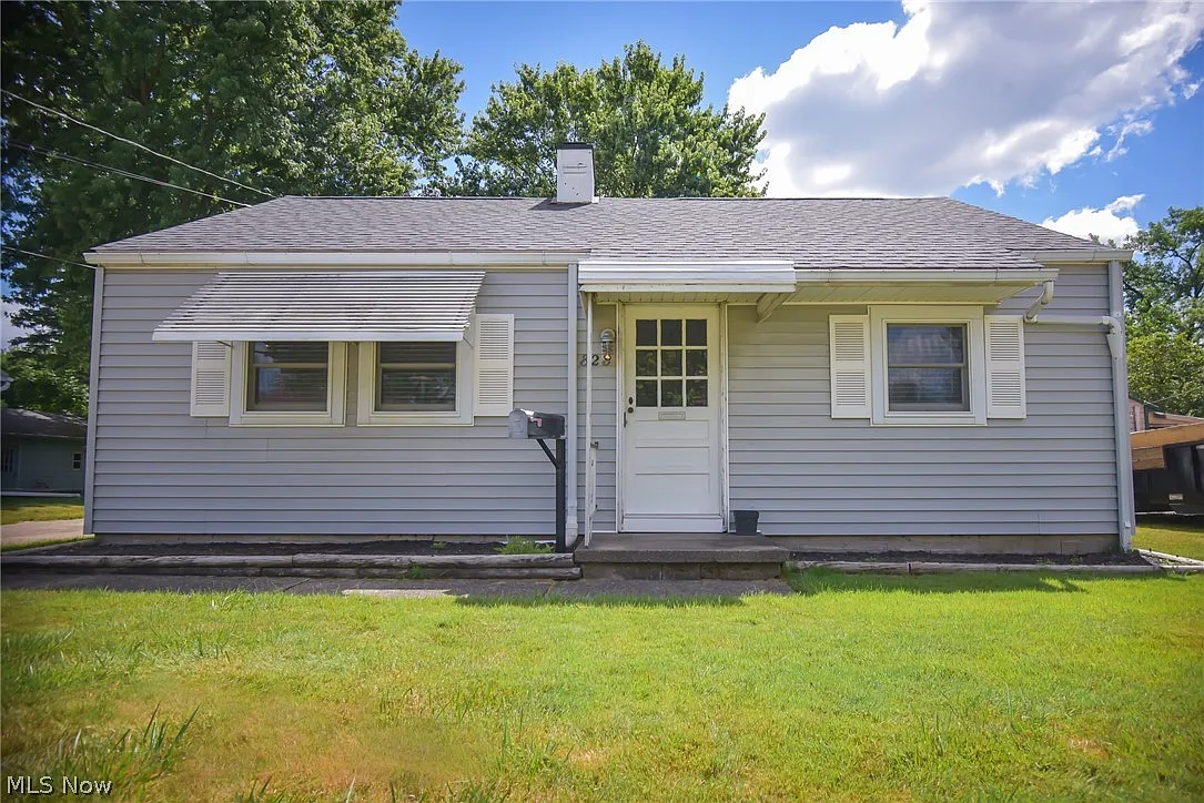828 Oak St photo 1