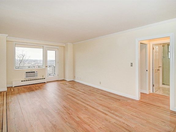 2nd image of 5900 Arlington Ave APT 2C