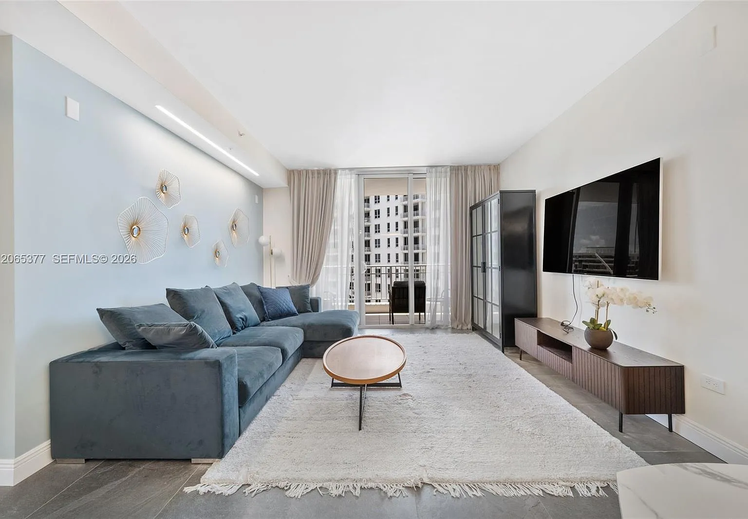 Courts Brickell Key Condo — Photo 2