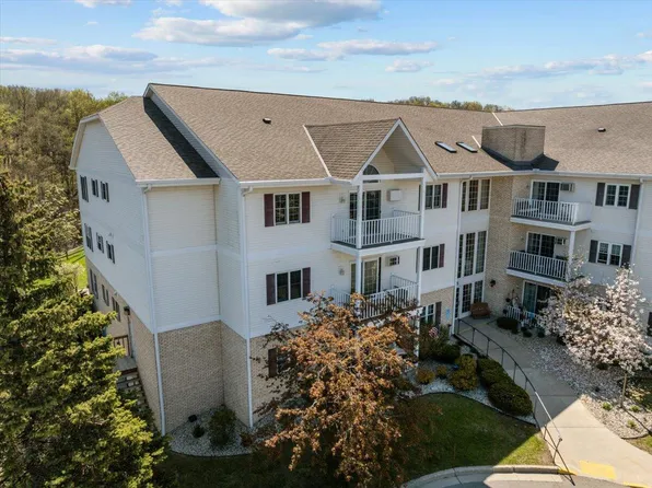 715 Canterberry COURT #301, West Bend, WI 53090