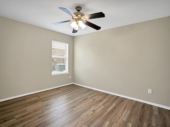 3rd image of 412 Sandy Ln
