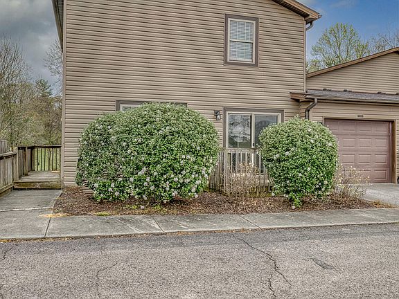 2nd image of 514 Pilgrim Ct #D