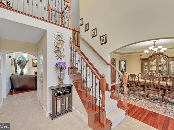 3rd image of 118 Connecticut Ave