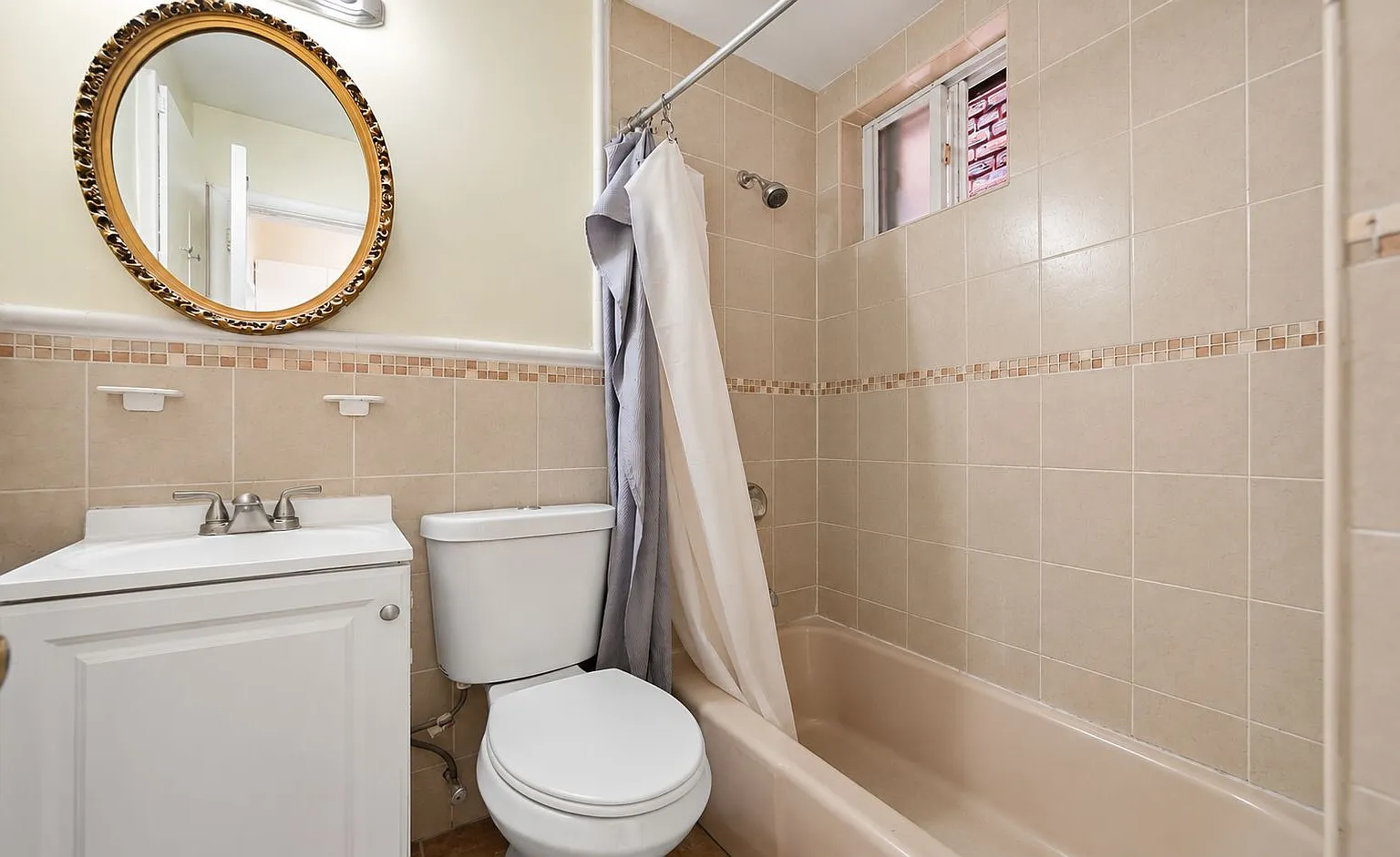 3 bed, 900 sqft, $1,950 — Photo 4