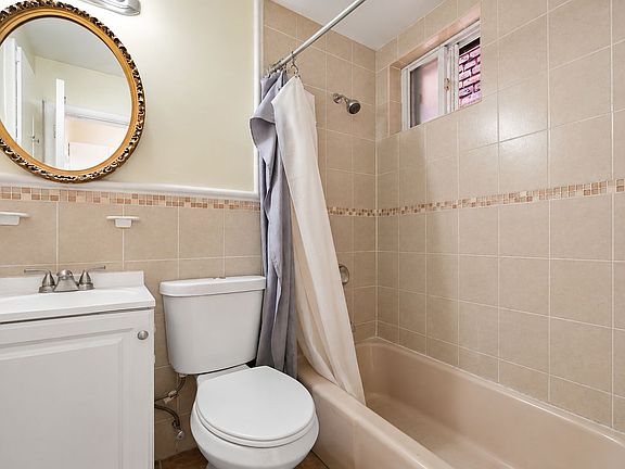 4th image of 23 Farnham Ave Floor 2