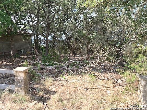 4th image of 589 Deerwood Dr