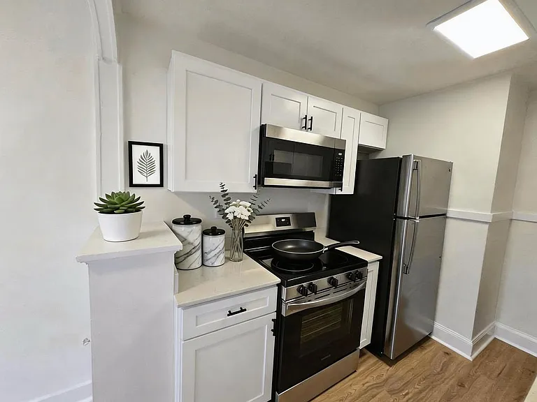 The Carlton Apartments — Photo 6