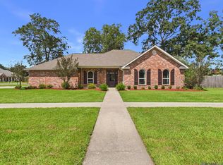 1002 Woodridge Dr, Breaux Bridge, LA 70517