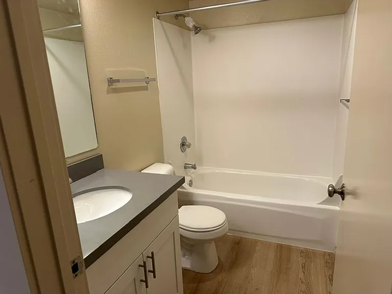 East Vista — Photo 14