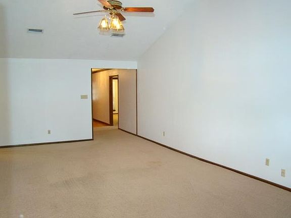 3rd image of 1155 Meadowland Dr