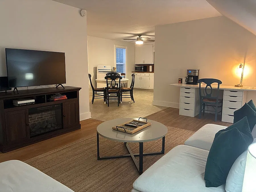 2 bed, 1000 sqft, $1,950 — Photo 1