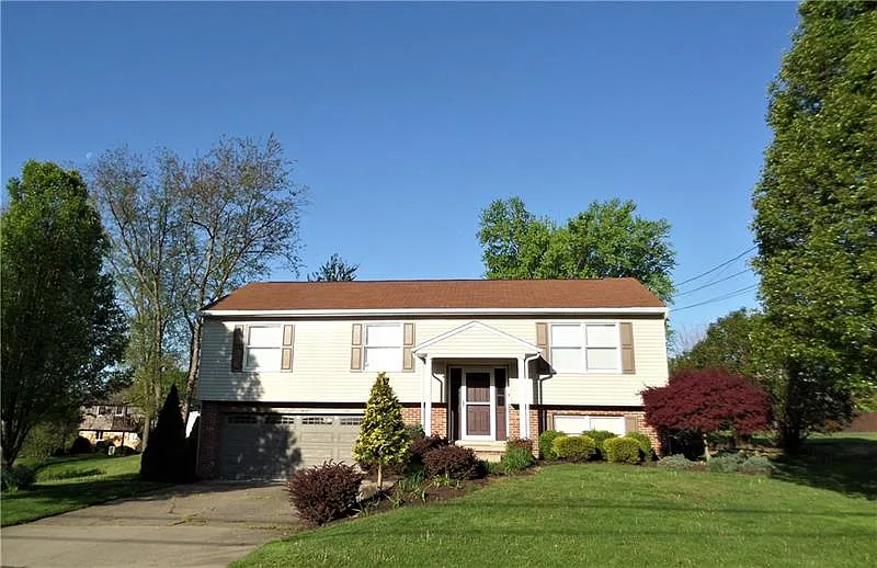 1104 Sampson St photo 1