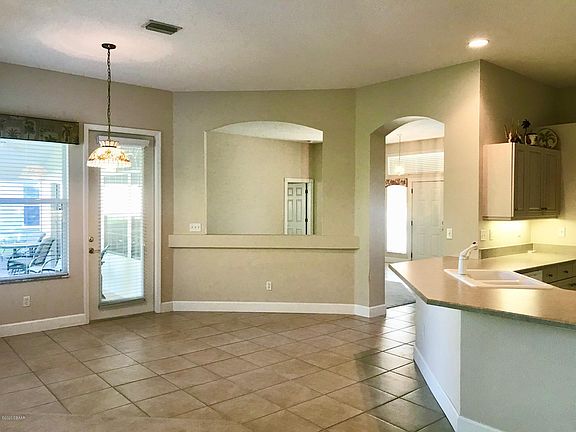 5th image of 33 Black Hickory Way