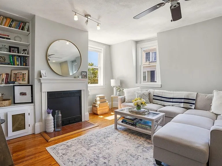 79 Pearl St #3 — Photo 1