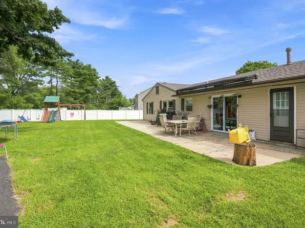 97 Triangle Ln, Willingboro, NJ 08046