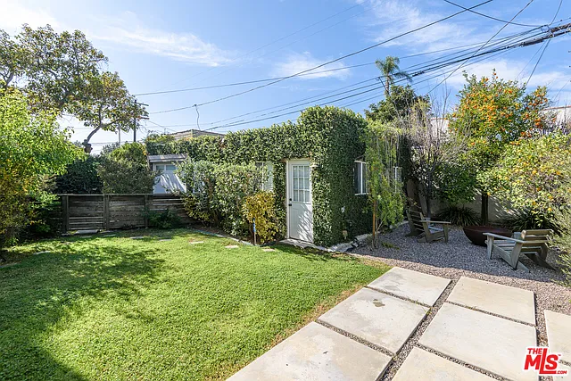 1179 S Hayworth Ave — Photo 20