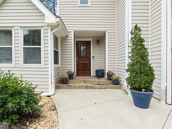 5th image of 907 Bradford Ln